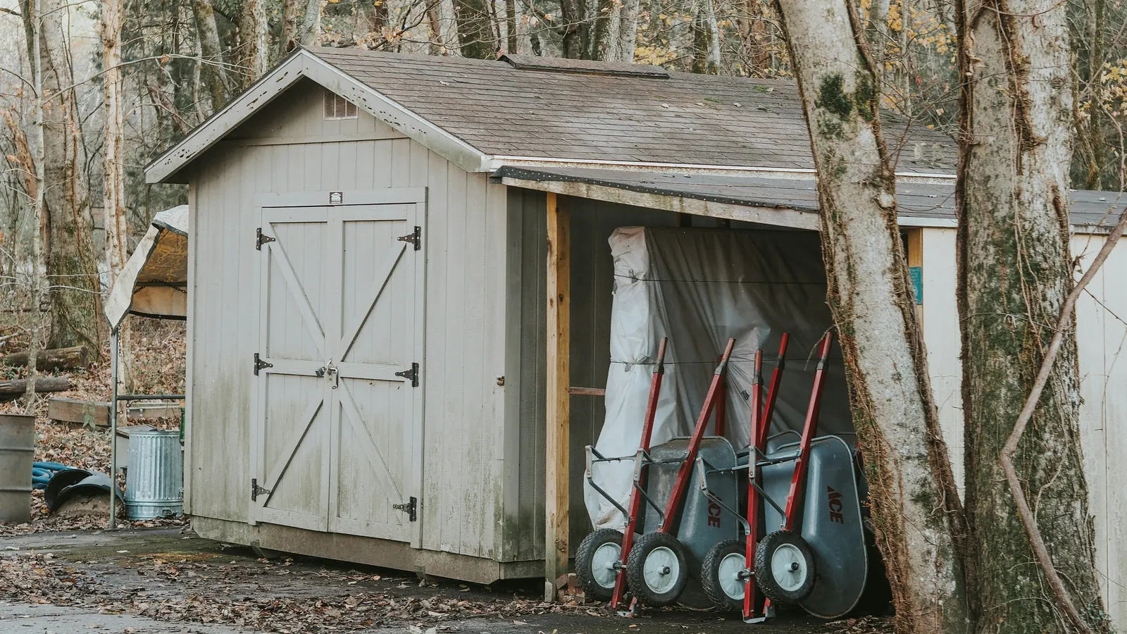 Small backyard shed prepared for removal in the Tuscaloosa area